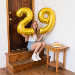 Kelfuoya birthday and anniversary decor balloon boosts festive ambiance.