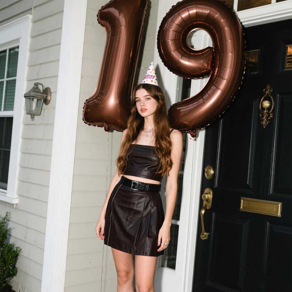 Kelfuoya foil number balloon decor ideal for weddings and anniversaries.