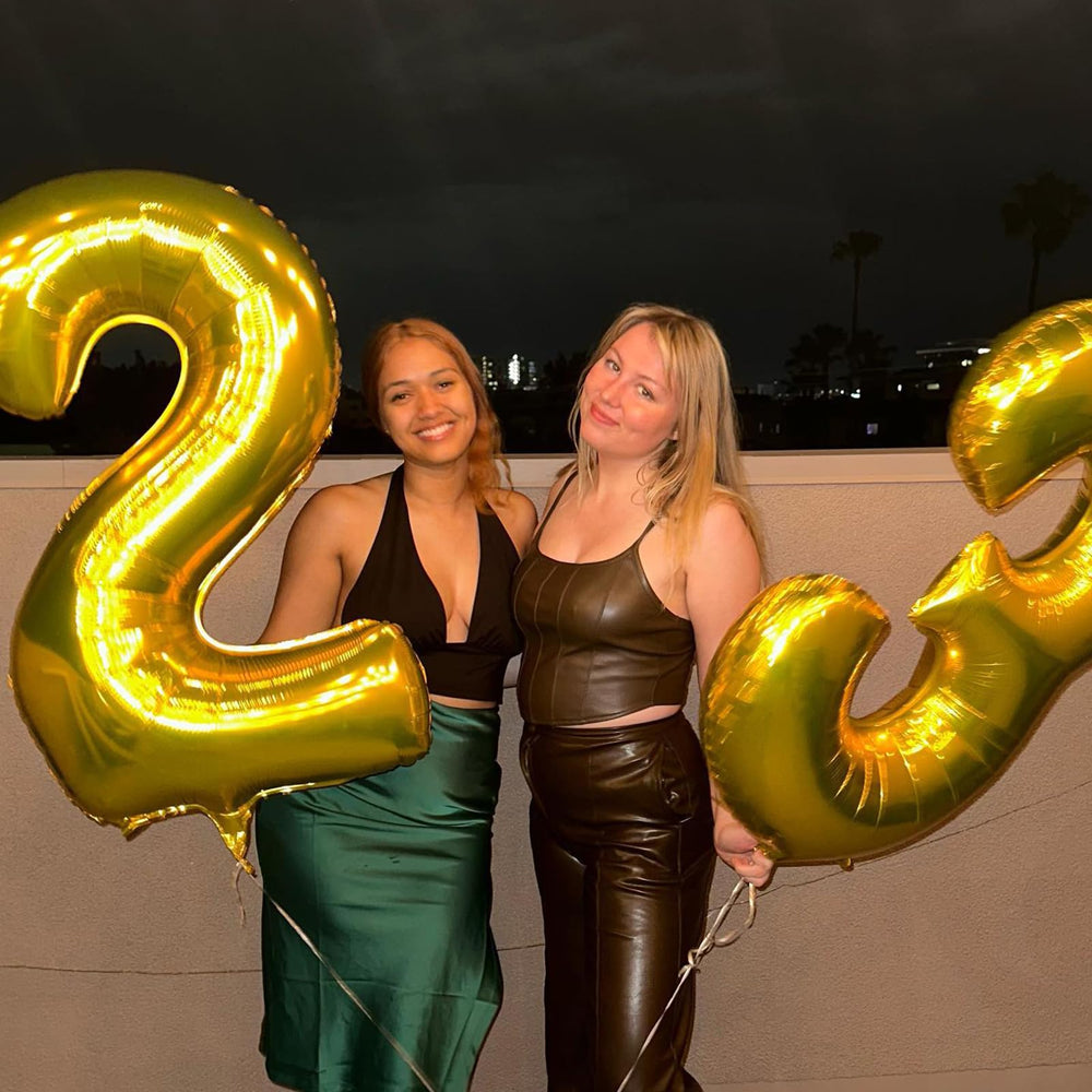 Kelfuoya gold number 23 birthday decor shines on photos.