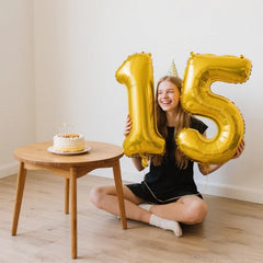 Kelfuoya number 5 balloon helps craft a memorable milestone display.