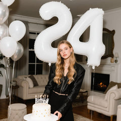 Kelfuoya number 24 balloon wall decor enhances wedding backdrops with elegant rhythm.