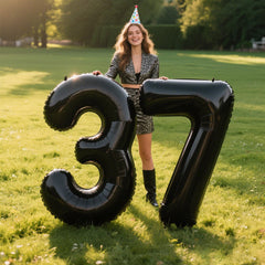 Kelfuoya number 3 balloon wall decor adds dramatic focal point for photos.