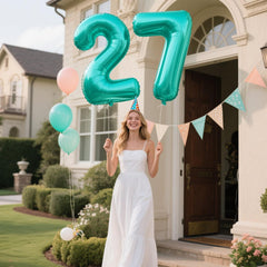 Kelfuoya party backdrop idea featuring a teal 7 balloon