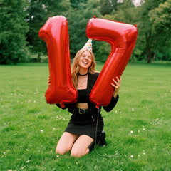 Kelfuoya Red Number 7 balloon, outdoor shot, versatile party decor.