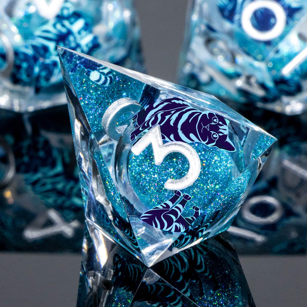 KERWELLSI blue D10 die, sharp edges and shimmering liquid art