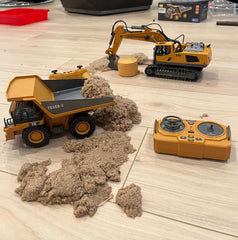 KIDMARKT Durable construction toy designed for repeated use and explore.