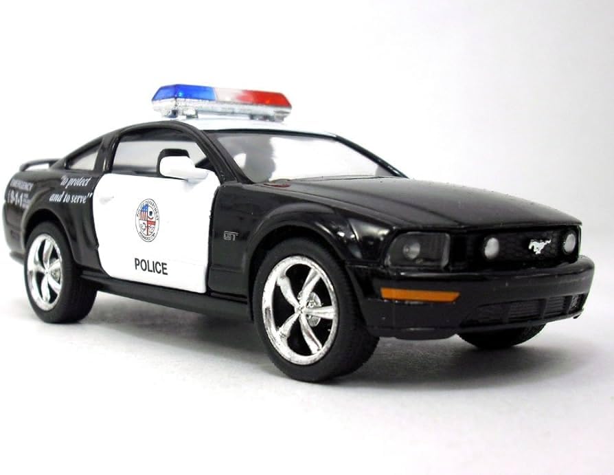 KiNSMART 2006 Mustang GT hood scoop detail enhances authentic look for display