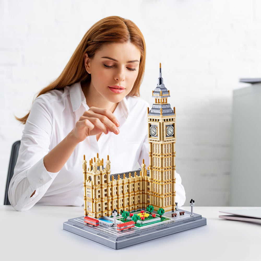 KLMEi Compact-size model fits neatly on a desk or shelf.