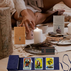 Knana pendulum black crystal for focus during tarot.