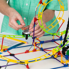 K'NEX Education group learning session promotes teamwork and collaboration.