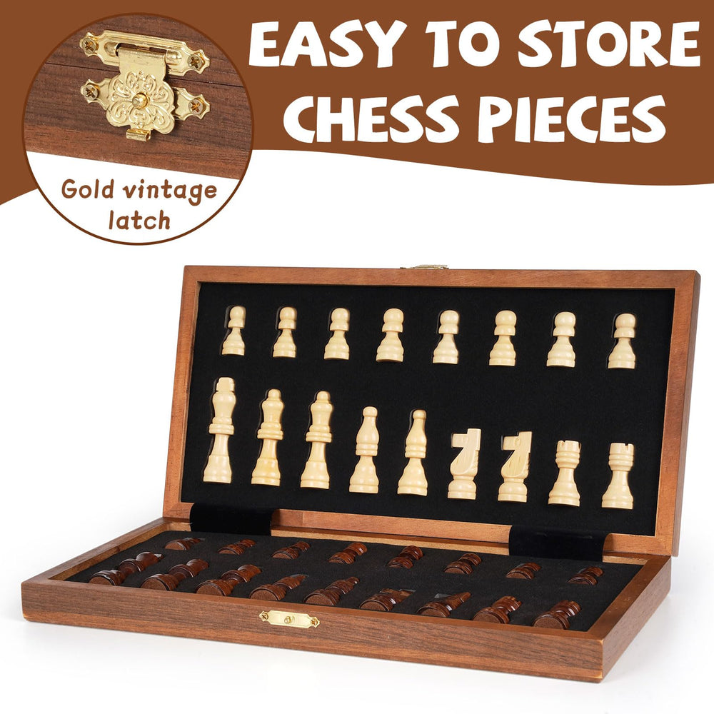 Kvintes wooden craftsmanship adds a premium feel to this magnetic travel set.