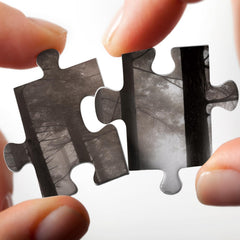 Larkipuzz Premium Materials close-up shows vibrant printing and clean puzzle edges.