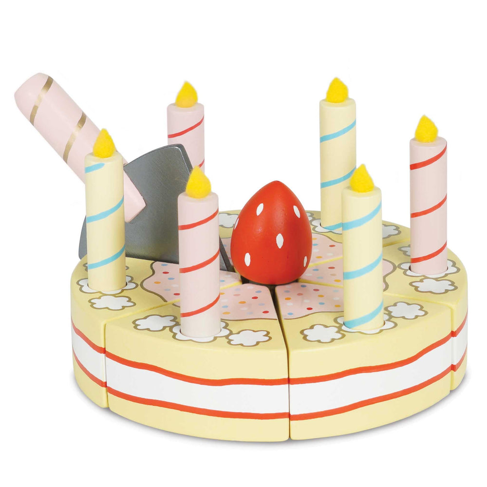 Le Toy Van Honeybake vanilla birthday cake for pretend birthday celebrations.
