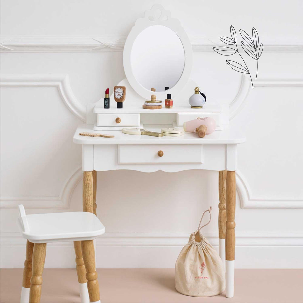 Le Toy Van hand mirror supports imaginative beauty play and fine motor skills.