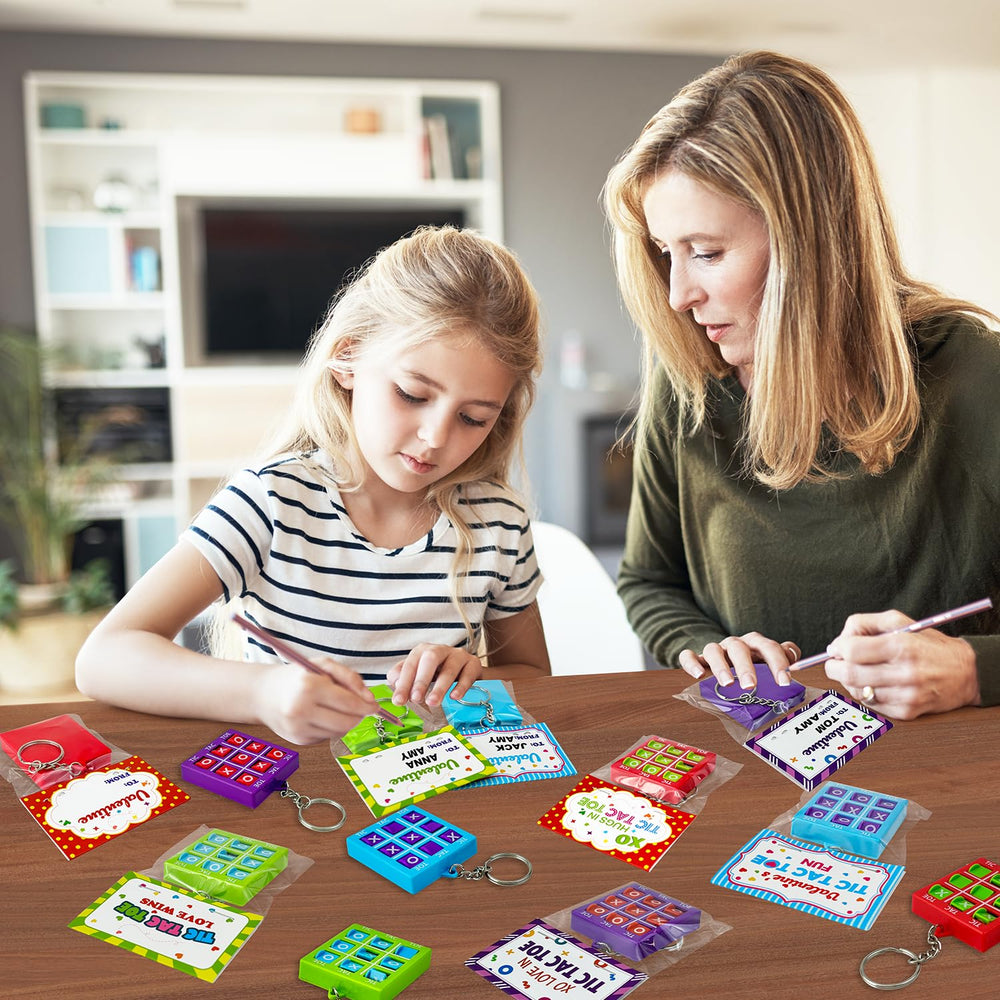 Leetous Valentine Tic-Tac-Toe keychain in blue, travel-friendly kids entertainment.