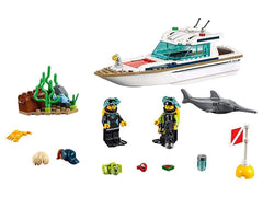 LEGO City Diving Yacht 60221 interior shows living space and treasure chest details.