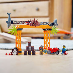 LEGO City Stuntz minifigures Chuck D. Goldberg and pirate boost storytelling.