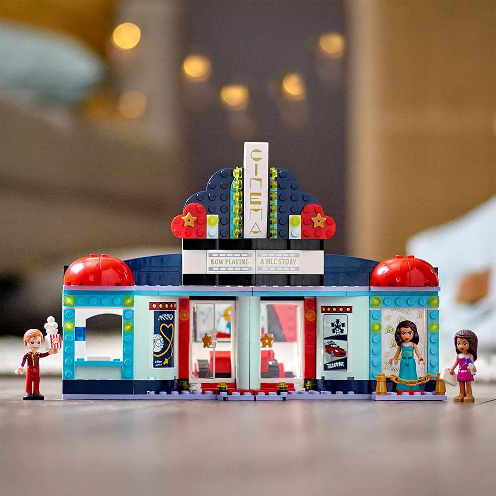 LEGO Friends Heartlake City Movie Theater 41448 accessories enable immersive premiere nights.