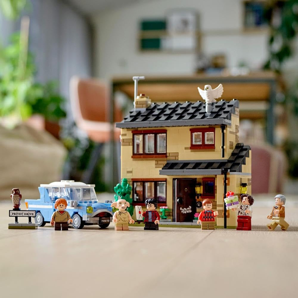 LEGO Harry Potter 4 Privet Drive letters through fireplace for magical moments.