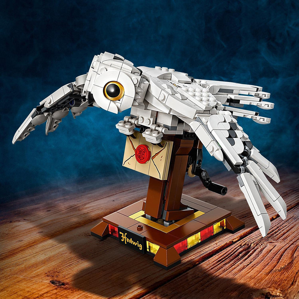 LEGO Hedwig flight display captures graceful pose and magical charm for collectors