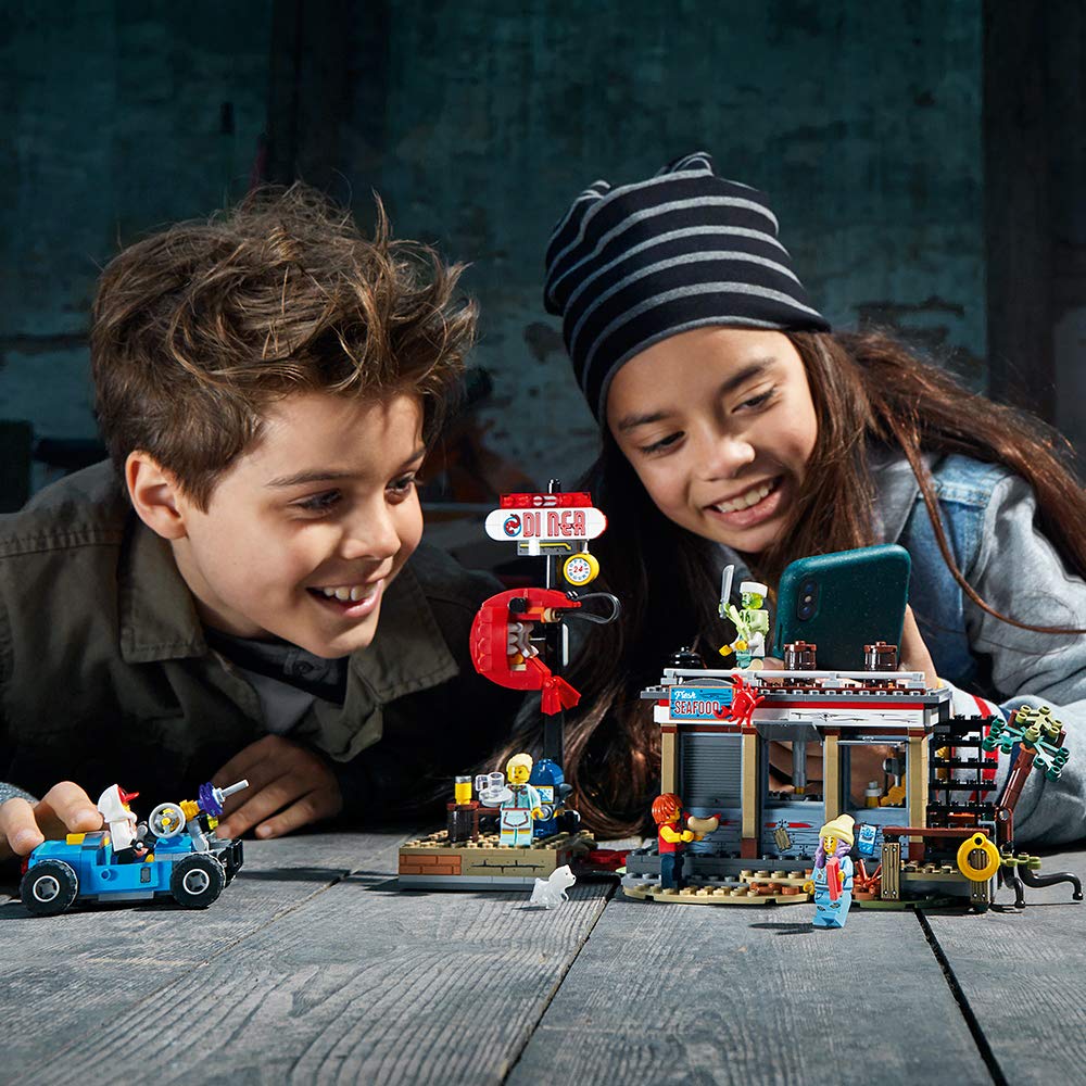 LEGO Hidden Side Shrimp Shack Attack 70422 AR interaction with a phone enhances play