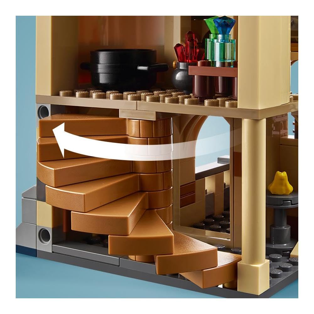 LEGO Hogwarts Great Hall grand staircase interior sparks epic storytelling and role-play.