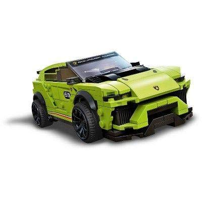 LEGO Speed Champions Urus ST-X start line lights add dramatic race feel.