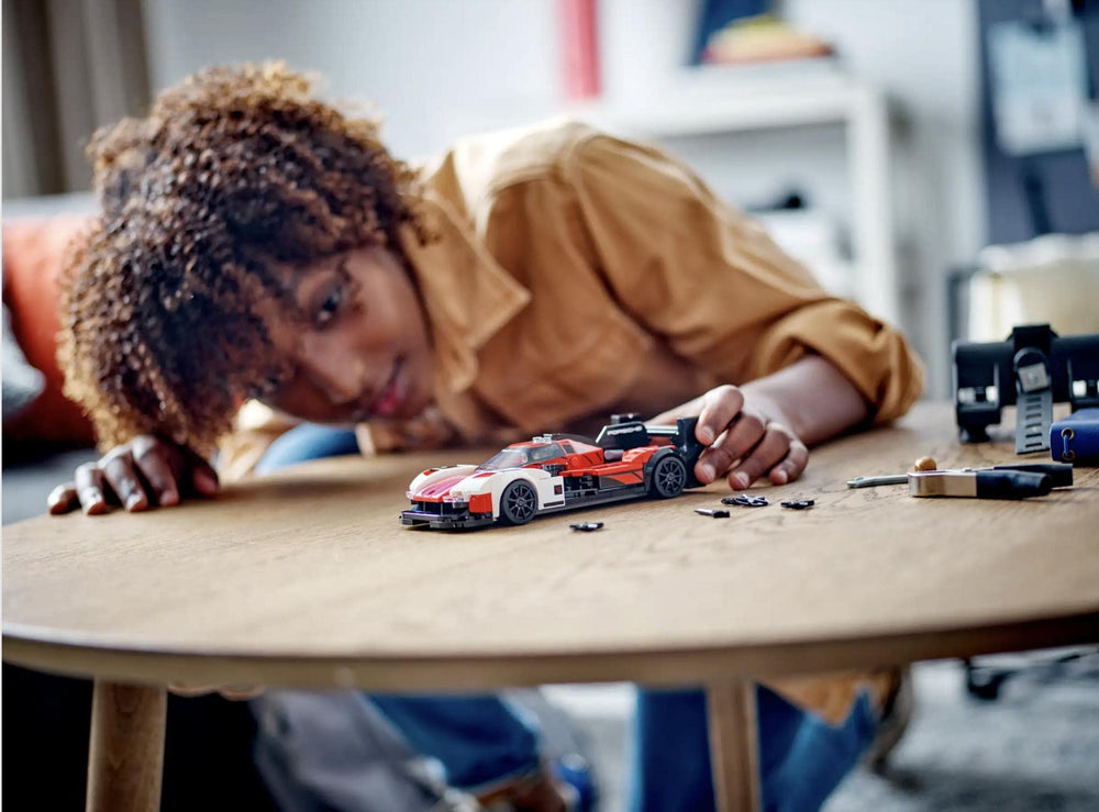 3D-model look of LEGO Porsche 963 76916 during interactive building