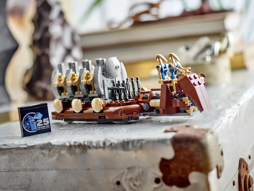 LEGO Star Wars 40686 25th anniversary brick enhances the centerpiece