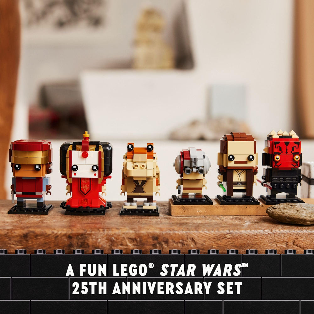 LEGO Star Wars BrickHeadz Darth Maul figure with horns and double-bladed saber for display