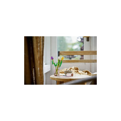 LEGO Tulips 40461 adjustable stems for versatile display options.