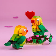 LEGO Valentine Lovebirds 40522 blossoms and hearts decor on branch