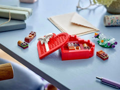 LEGO Valentine’s Day Box lid opening reveals two heart elements for a sweet surprise.