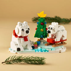 LEGO Wintertime Polar Bears 40571: Christmas tree decoration enhances holiday display