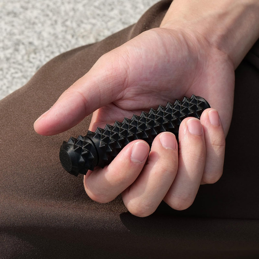 Lesong spiky texture aids focus during meetings and study sessions