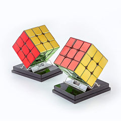 LiangCuber Cyclone Boys 3x3 with built-in magnets enables precise positioning.
