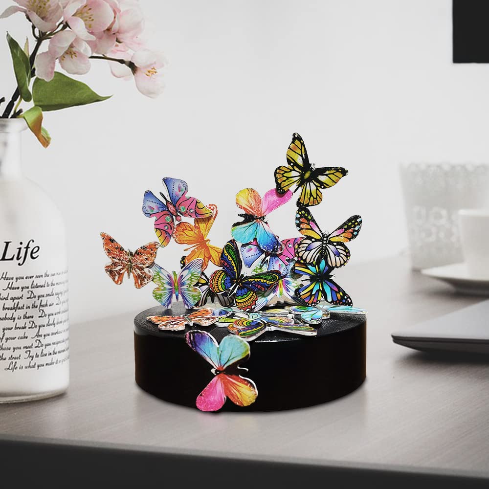 LICRAFT color-printed, double-sided butterflies add vibrant desk appeal.