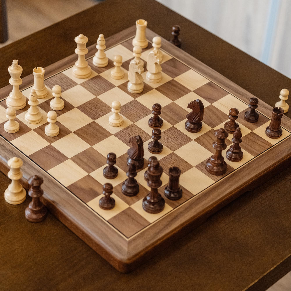Lingle 15-inch board open showing ample play area for games.