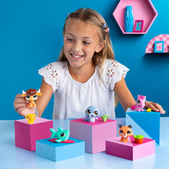 Littlest Pet Shop Gen 7 bobblin head figure ready for imaginative storytelling