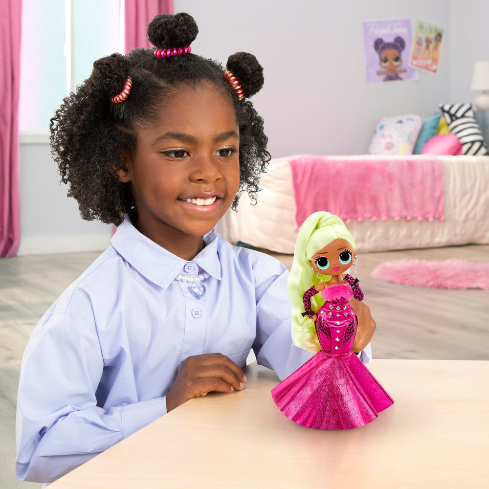 LOL Surprise OMG Lady Diva hair comb included for easy styling