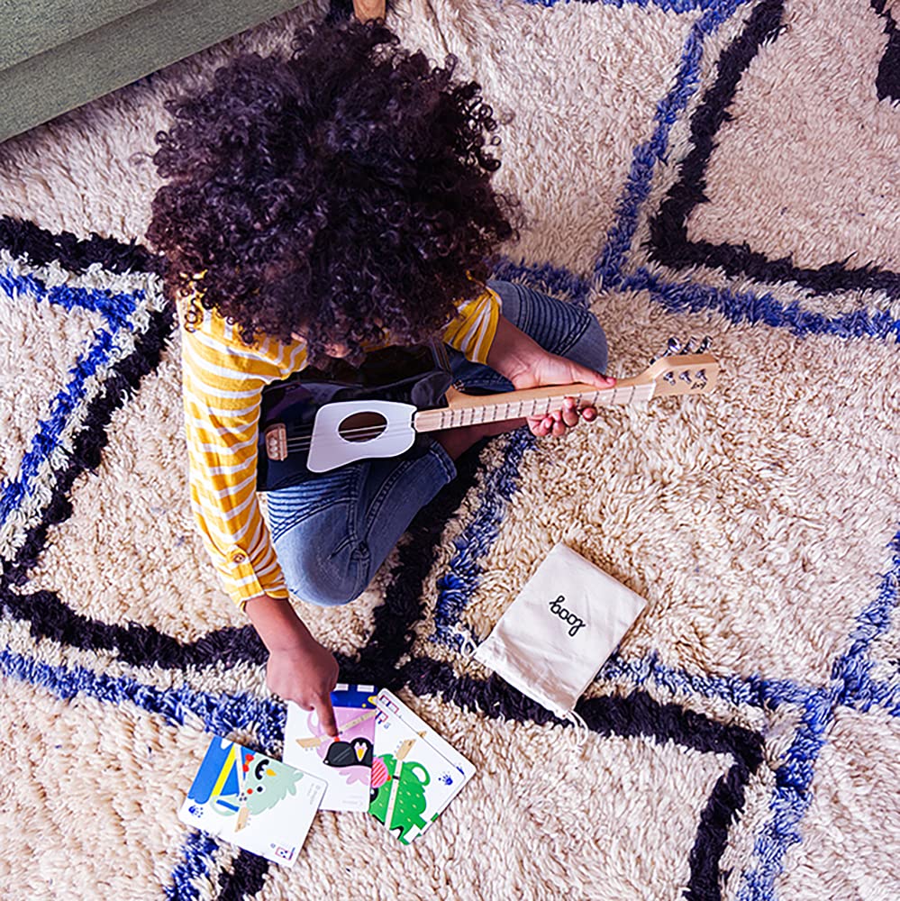 Loog Mini learn on Loog design enables playing any guitar with consistency.
