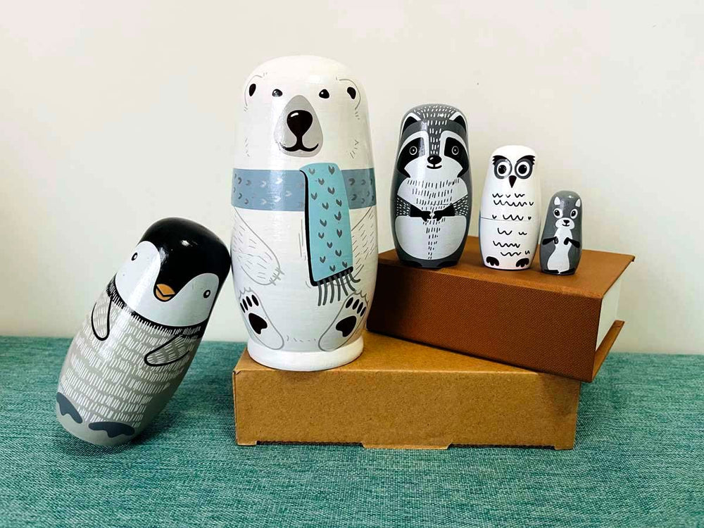 Dry basswood with water-based paints used in Lorveelo dolls