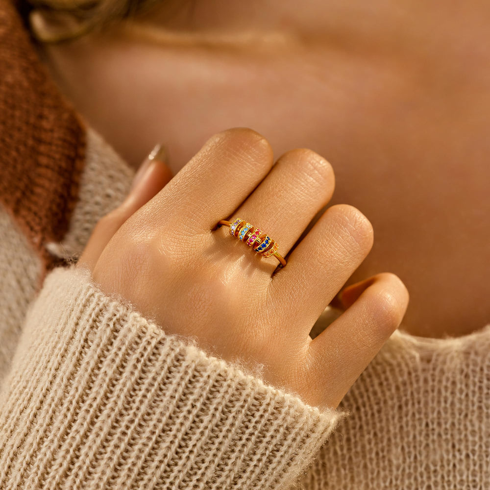 LOVECOM rotation close-up shows smooth bead movement and lasting shine.