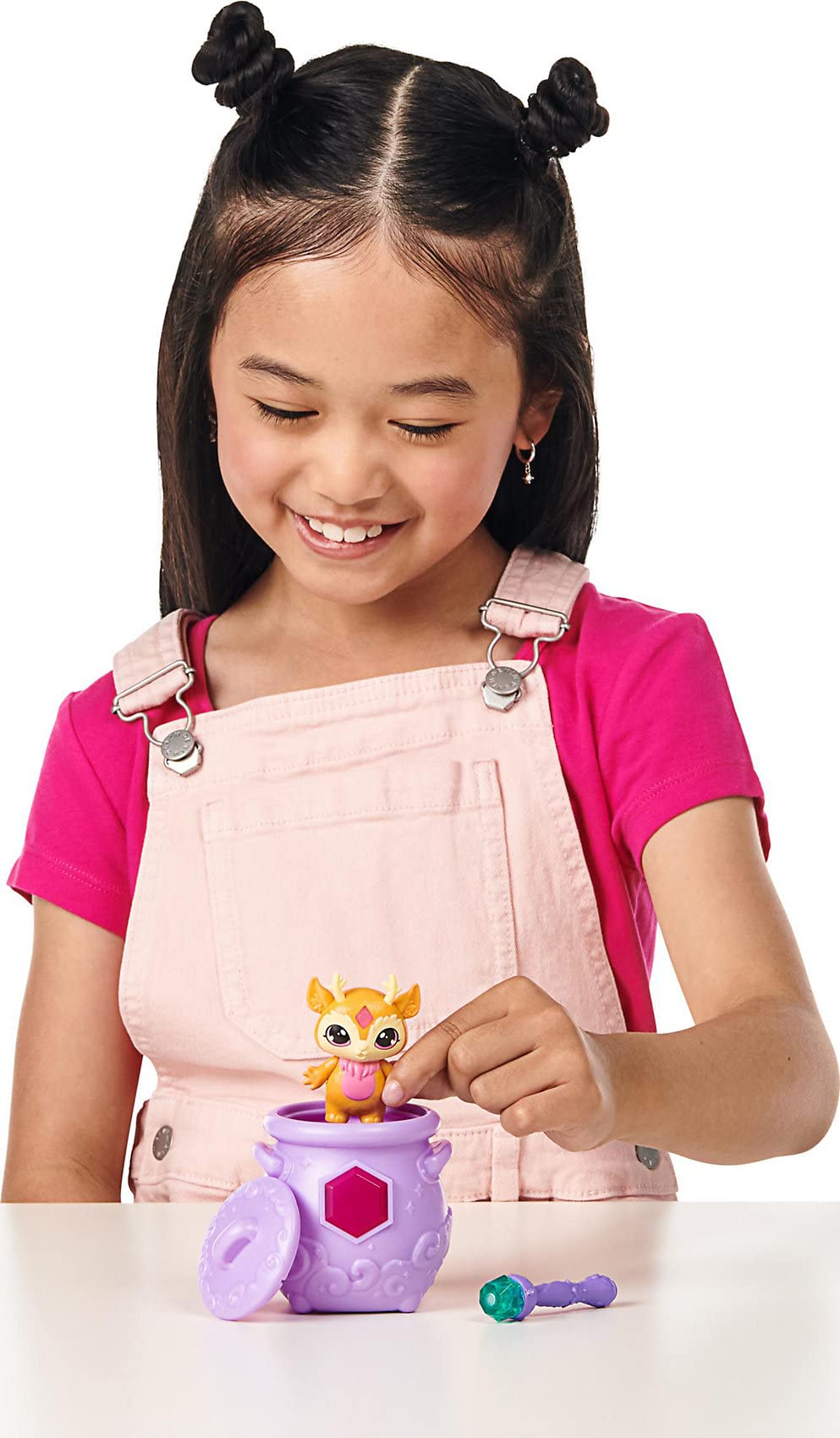 Magic Mixies Mixlings wand reveal image highlighting a wand that activates hidden powers during play.