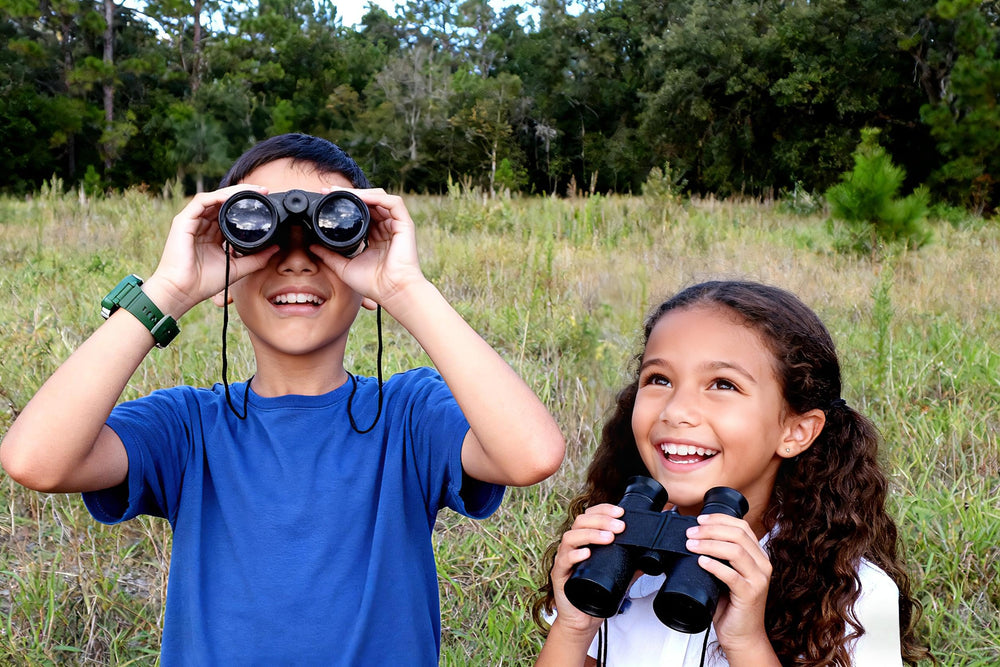 MAGIKON binoculars durable plastic construction designed for safe adventurous play.