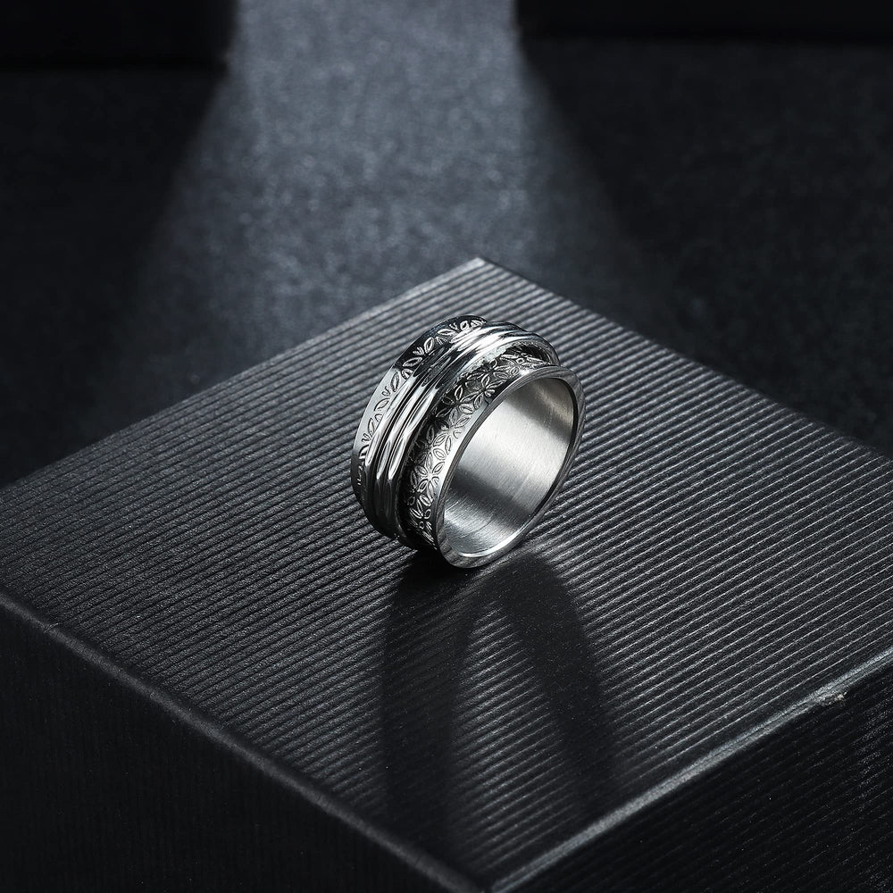 Magitaco Lunar Phase spinner ring shows phases while aiding focus.