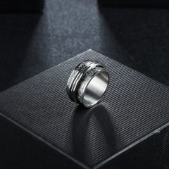 Magitaco Lunar Phase spinner ring shows phases while aiding focus.