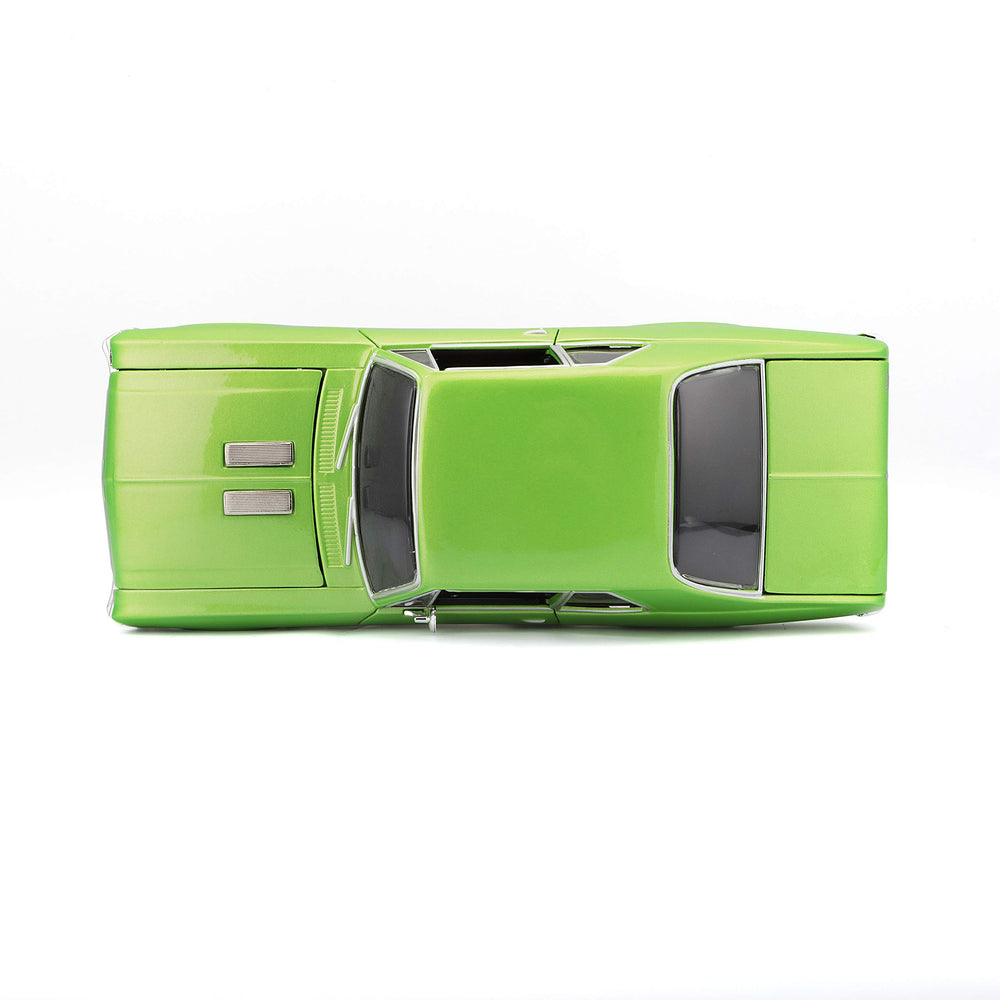 Maisto 1:24 Nova SS opening trunk for interactive viewing