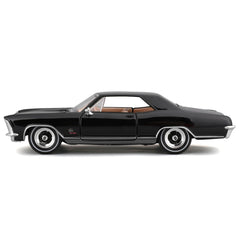 Maisto 1965 Buick Riviera wheel and tire detail for collectors