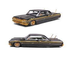 Maisto 32547BK interior and engine detail for realistic presentation.